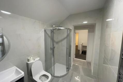 101 Feenan Highway Tilbury RM18 8EX (6).jpeg