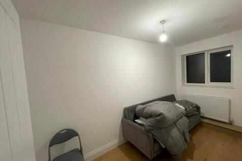 101 Feenan Highway Tilbury RM18 8EX (20).jpeg