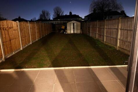 101 Feenan Highway Tilbury RM18 8EX (2).jpeg