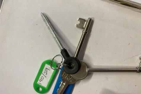 Keys image 20 Great Oak St 15022025.jpg