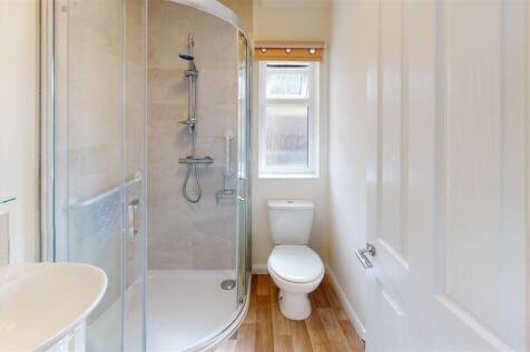 42-Pont-Pentre-Park-Bathroom 1.jpg