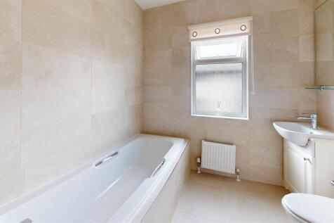42-Pont-Pentre-Park-Bathroom.jpg