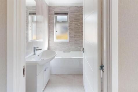 113-Pont-Pentre-Bathroom.jpg