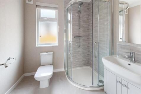 Bathroom (2).jpg
