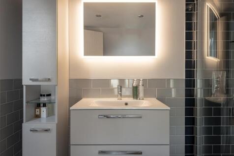 The_Cottage_Estate_Agent_Bathroom_002.jpg