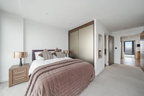 Primary Bedroom (En-suite)