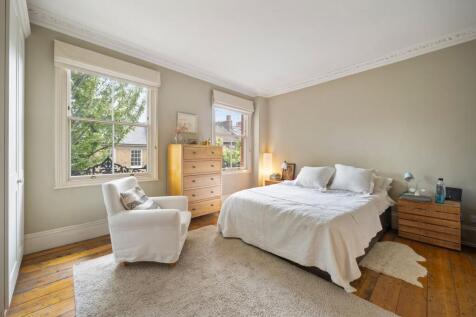 First Floor Bedroom (North)