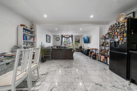 Reception / Kitchen