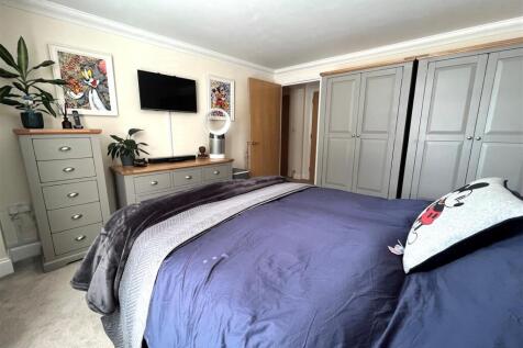 Bed 3.jpg
