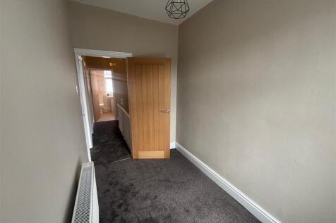 Front Bedroom (small)