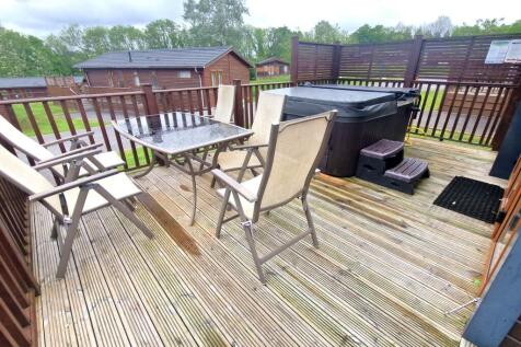 Sun Deck &amp; Hot Tub
