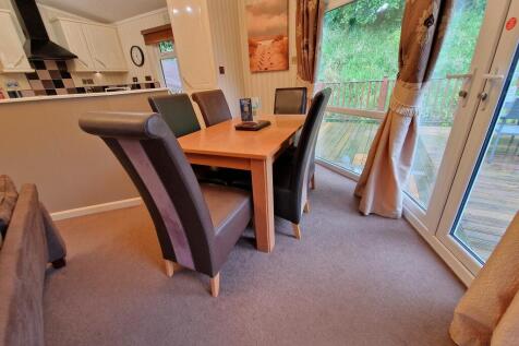 Living/Dining Area