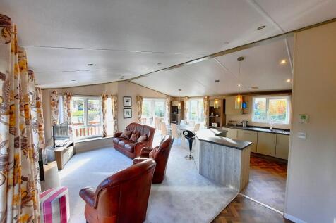 Open Plan Living Room/Dining Area