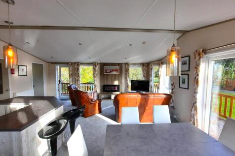 Open Plan Living Room/Dining Area