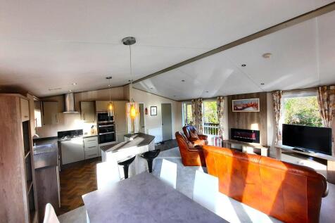 Open Plan Living Room/Dining Area