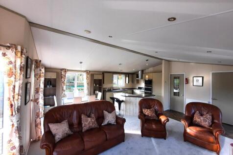 Open Plan Living Room/Dining Area