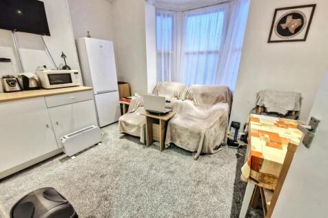 Ground Floor Flat 1 Living Room/Kitchen
