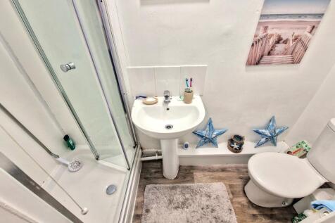 Ground Floor Flat 1 Bathroom