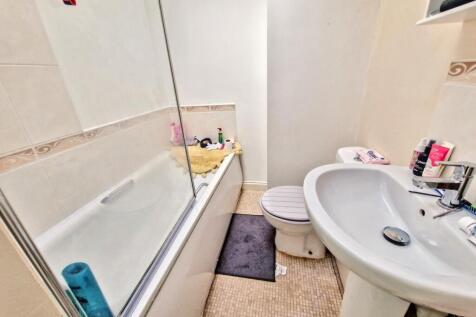 1st Floor Flat 2 Bathroom