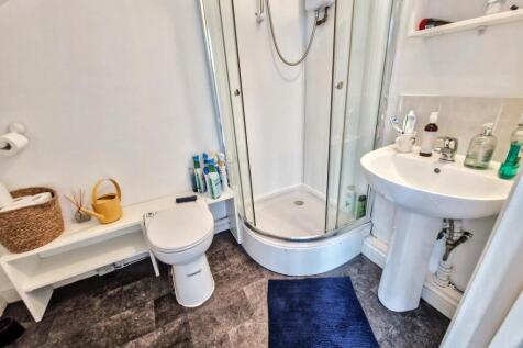 3rd Floor Flat 3 Bathroom