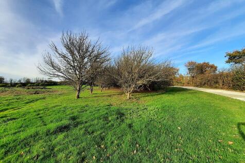 Set in 15 Acres of Grounds