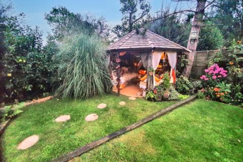 Garden With Garden Room