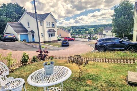Front Garden &amp; Views