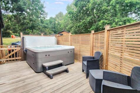 Sun Deck With Hot Tub