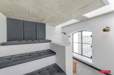 Mezzanine Bedroom 1