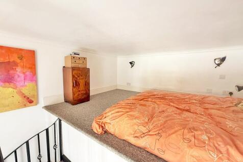 Bedroom i
