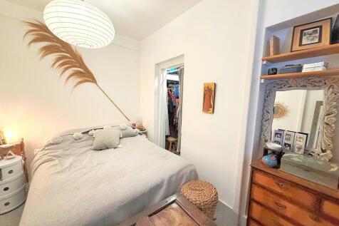 Bedroom i