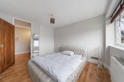 Albany Court N12 8NN-5.jpg