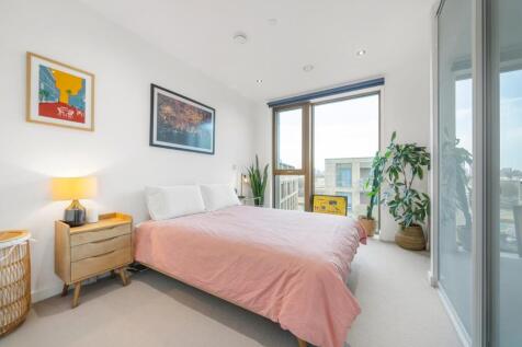 Bedroom 1.jpg