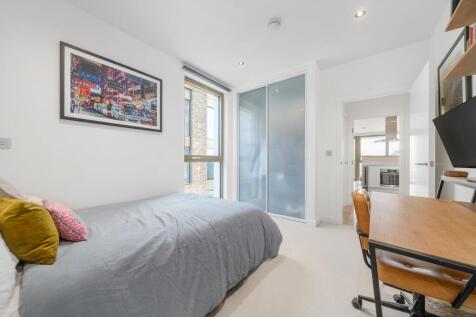 Bedroom 2 (2).jpg
