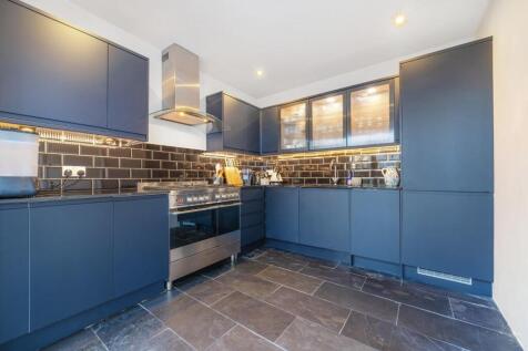 Kitchen (2).jpg