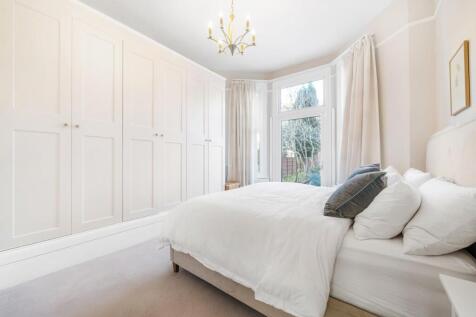 Bedroom 1.jpg
