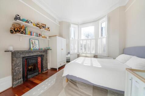 Bedroom 2 (2).jpg