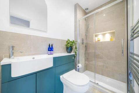 Bathroom 2.jpg