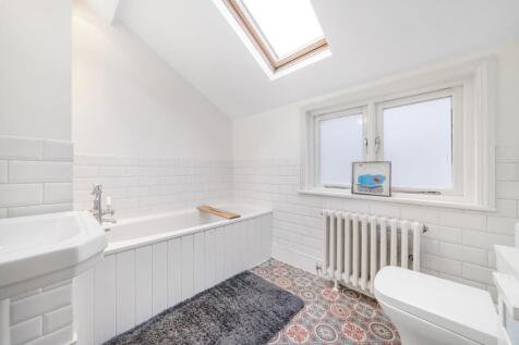 Bathroom (2).jpg