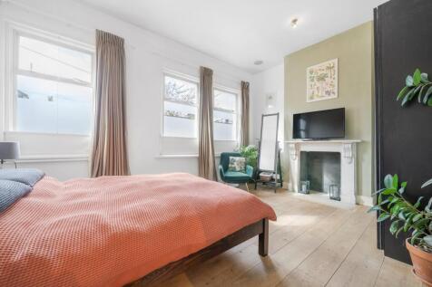 Bedroom 1.jpg