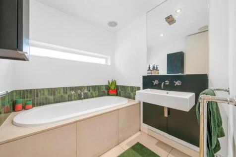 Bathroom (2).jpg