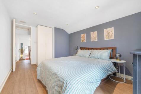 Bedroom 2 (2).jpg