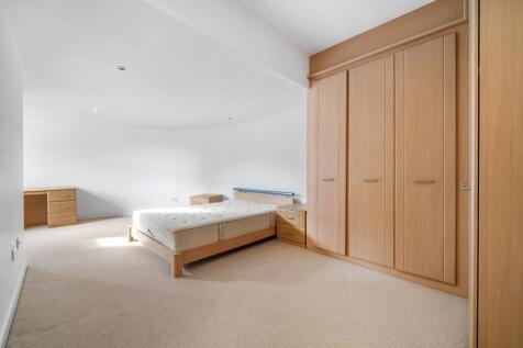 Bedroom 1.jpg