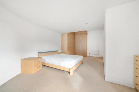 Bedroom 1 (3).jpg