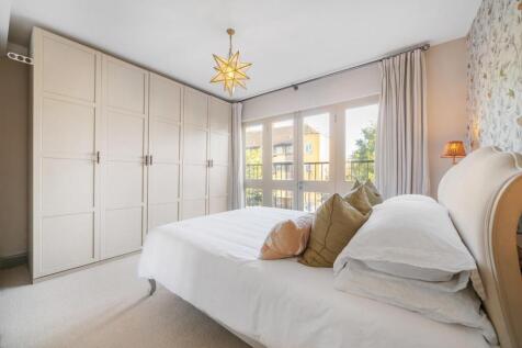 Bedroom 1.jpg