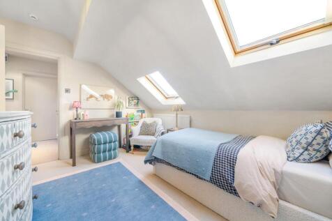 Bedroom 2 (2).jpg