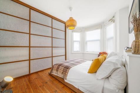 Bedroom 1.jpg