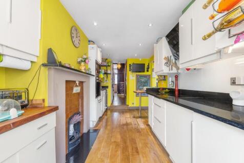 Kitchen (2).jpg