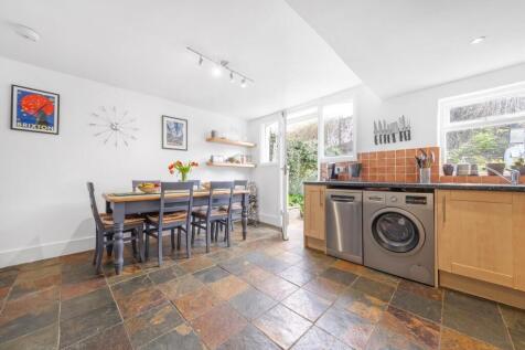 Kitchen (2).jpg