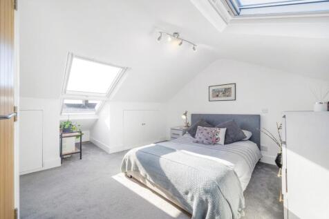Bedroom 1 (2).jpg